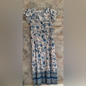 Lucky Brand Blue Floral Maxi Dress woman’s size medium linen feel ruffle Vneck
